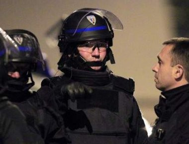 Γαλλία: Έρευνες από την αντιτρομοκρατική για τον τραυματισμό δύο αστυνομικών